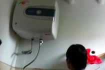 Nguyên nhân bố chồng cứu con dâu bị điện giật chết ở nhà tắm?