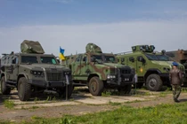 Vệ binh Quốc gia Ukraine khoe hàng loạt xe thiết giáp “khủng”