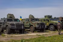 Vệ binh Quốc gia Ukraine khoe hàng loạt xe thiết giáp “khủng”