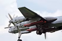 Khoảnh khắc "bà già" Tu-95MS phóng tên lửa hủy diệt IS 