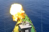 Hoành tráng cảnh tàu chiến Myanmar nã pháo, bắn tên lửa