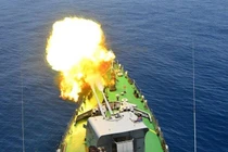 Hoành tráng cảnh tàu chiến Myanmar nã pháo, bắn tên lửa