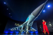 Hoành tráng cảnh tiêm kích MiG-35 tiến vào bầu trời