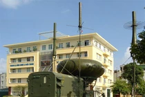 Thăm bệnh viện chữa “mắt thần” cho QĐND Việt Nam