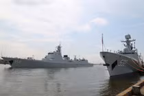 Tường tận hai tàu chiến Trung Quốc thăm TP HCM 