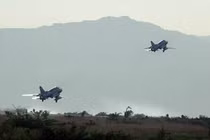 KQND Việt Nam thực hiện hàng loạt chuyến bay đầu năm