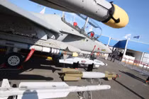 Chết mê dàn máy bay quân sự “khủng” ở Paris Air Show (2)