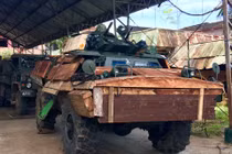 Sợ súng B40, Philippines bọc…gỗ, giấy cho xe thiết giáp