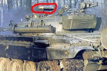 Khoảnh khắc rợn người “tử thần” tiếp cận xe tăng T-72