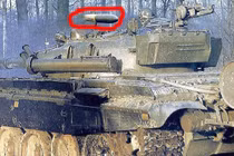 Khoảnh khắc rợn người “tử thần” tiếp cận xe tăng T-72