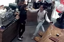 Ngoài Khánh Casa, những đại gia Việt nào từng hành hung nhân viên?