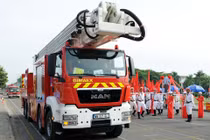 Ngoạn mục cảnh sát miền Trung cứu hộ cứu nạn