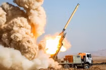 Dữ dội cảnh Iran bắn pháo phản lực cỡ 333mm tinh khôn