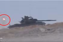 Tuyệt vời: Trúng TOW, xe tăng T-62M vẫn sống sót ở Syria