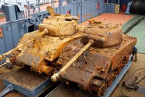 Kỳ tích: Chìm dưới nước 72 năm, xe tăng Sherman vẫn nguyên vẹn