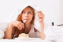 Mất ngủ, nên ăn nhẹ ban đêm, bạn sẽ thấy kỳ diệu