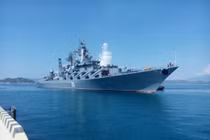 Tuần dương hạm Varyag của Nga tạm biệt Cam Ranh