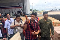 Soi lô vũ khí Trung Quốc “cho không” QĐ Philippines