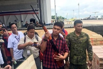 Soi lô vũ khí Trung Quốc “cho không” QĐ Philippines