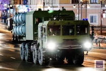 Dàn vũ khí “khủng” tiến vào Vladivostok trong đêm làm gì?