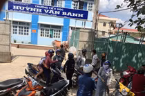 Hiện trường sập sàn giáo tổ chức lễ 20/11 do...gió lớn