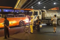 Xe tải húc đuôi xe khách Phương Trang, hành khách hoảng loạn