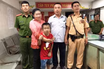 Đội nhà thua trận, bé trai người Malaysia đi lạc đến tận hầm Thủ Thiêm