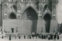 'Phép lạ' nào khiến bam đạn tránh xa nhà thờ Đức Bà 700 năm tuổi?