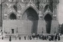 'Phép lạ' nào khiến bam đạn tránh xa nhà thờ Đức Bà 700 năm tuổi?