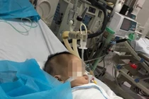 Nghi vấn bé trai ở Hà Nội chết não do mẹ ngủ quên đè tay lên người