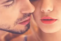 Hàng chục triệu người Việt mang virus dễ lây lan khi 'yêu'