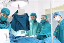 Bác sĩ xin tiền lắp máy tạo nhịp tim cứu bệnh nhân nặng