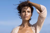 Bà mẹ 3 con tắm 12 phút mỗi ngày để có làn da không nếp nhăn