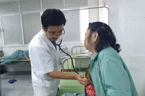 Cụ bà đau ngực từng cơn, vào viện đã thủng tim suýt chết