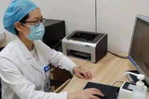 Bé 4 tuổi ho mãi không khỏi vì thói quen của ông nội