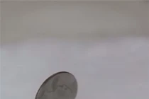 Nghỉ lễ đi chơi xa, đặt đồng xu vào tủ lạnh cực hữu ích