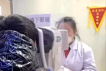 Trùm chăn dùng điện thoại, thiếu niên trả giá đắt