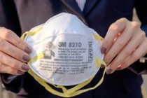 Đeo khẩu trang thế nào đề phòng lây nhiễm virus corona viêm phổi cấp?