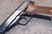 Soi khẩu súng ngắn tinh xảo và cực bền chế tạo tại Đức