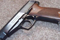 Soi khẩu súng ngắn tinh xảo và cực bền chế tạo tại Đức