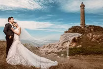 Lê Thúy tung ảnh cưới lãng mạn bên bờ biển