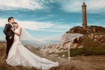 Lê Thúy tung ảnh cưới lãng mạn bên bờ biển