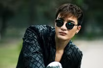 Nam vương Nguyễn Văn Sơn khoe vẻ nam tính sau đăng quang