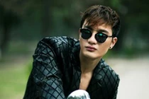 Nam vương Nguyễn Văn Sơn khoe vẻ nam tính sau đăng quang