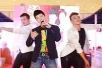 Nathan Lee gặp nạn trên sân khấu vì nhảy sung