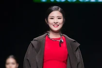 Hoa hậu Ngọc Hân tự tin trình làng bộ sưu tập mới