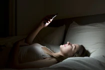 Tác dụng phụ nguy hiểm của ánh sáng smartphone đến sức khỏe