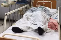 Hàng loạt người nhập viện vì ngộ độc rượu chứa methanol