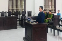 Bị ép nhậu tiếp, em ấn đầu anh trai xuống nước đến chết