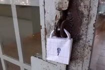 “Chết cười” với ổ khóa có cũng như không của lớp nhà người ta